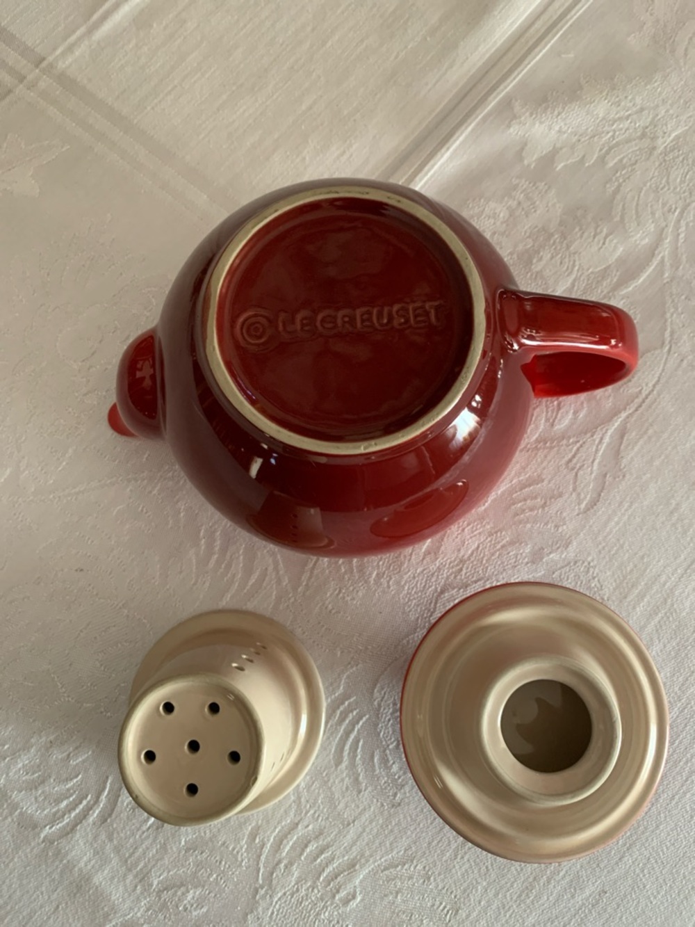 Le Creuset Red Stoneware Teapot with Removable Infuser and Lid - Picture 2 of 4